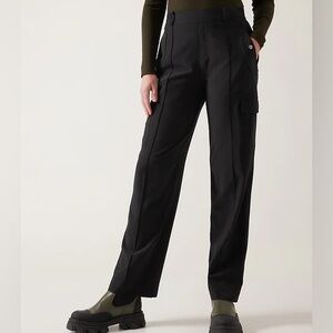 Athleta Vienna Black Cargo Pants Featherweight Stretch Travel Size 12